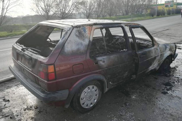 СЕРИЈА ПАЉЕВИНА У НОВОМ САДУ: Горело пет аутомобила